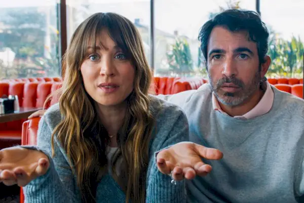 Ava (Kaley Cuoco) i Nathan (Chris Messina) pojawiają się w Oparte na prawdziwej historii.