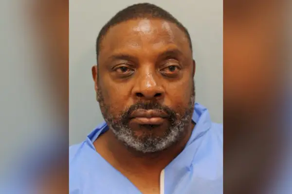 Policejní fotka Van Brisbona