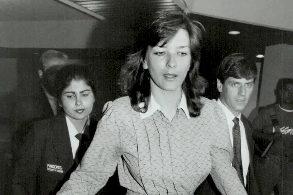 Uma foto de Laurie Bembenek buscando refúgio no Canadá