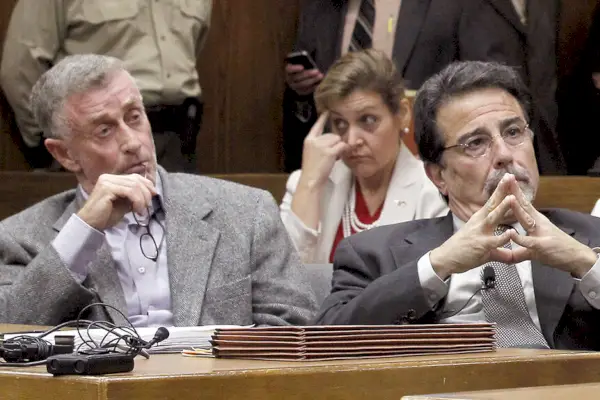 (L-R) Michael Peterson ved siden av sin advokat David Rudolf
