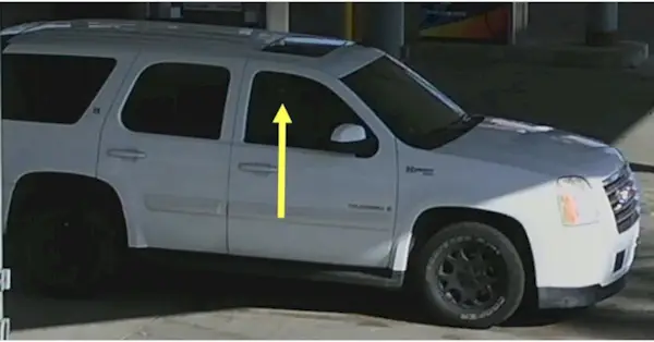 Agujero de bala en el coche después de que el rey Mahoma supuestamente se pegara un tiro (denuncia penal)