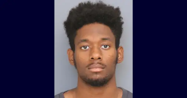 ברייס קיילב טימותי בראון דרס אנושות את גלוריסטין פינקני במלגזה, אמרו. (Mugshot שריף מחוז צ'ארלס