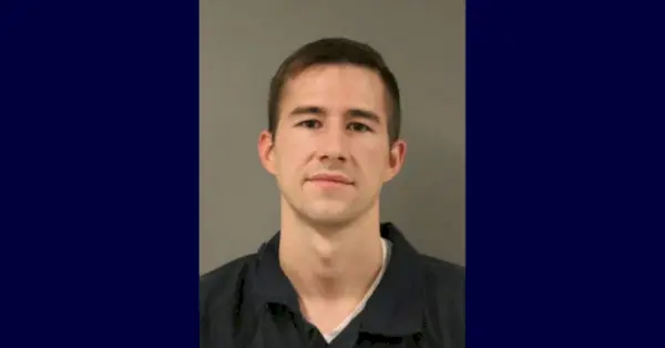 Jordanas Dee Andrew Webbas pasirodo nuotraukose