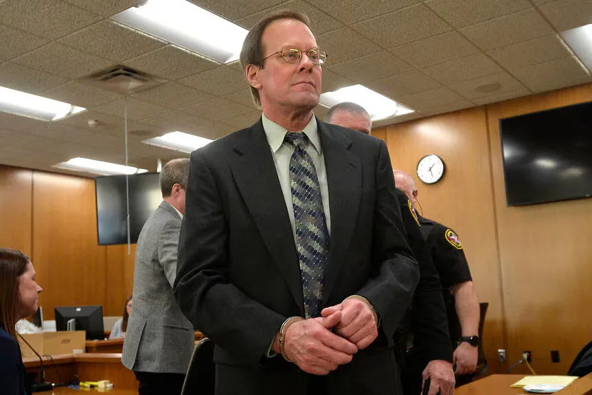 Mark Jensen é retirado do tribunal algemado' typeof='foaf:Image' title=