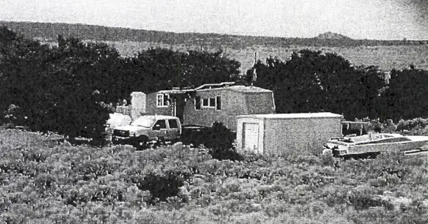 Fotografias do covil do Colorado ocupado por Jerry Banks foram incorporadas em documentos judiciais federais que solicitavam um mandado de busca.