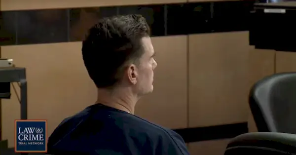 티모시 페리터(Timothy Ferriter)가 자신의 선고에 반응합니다.