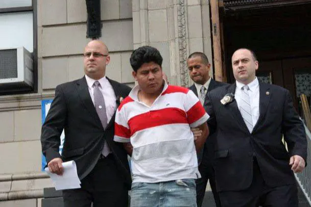Pedro Martín después del arresto en New York Homicide Temporada 3 Episodio 19.' typeof='foaf:Image' title=