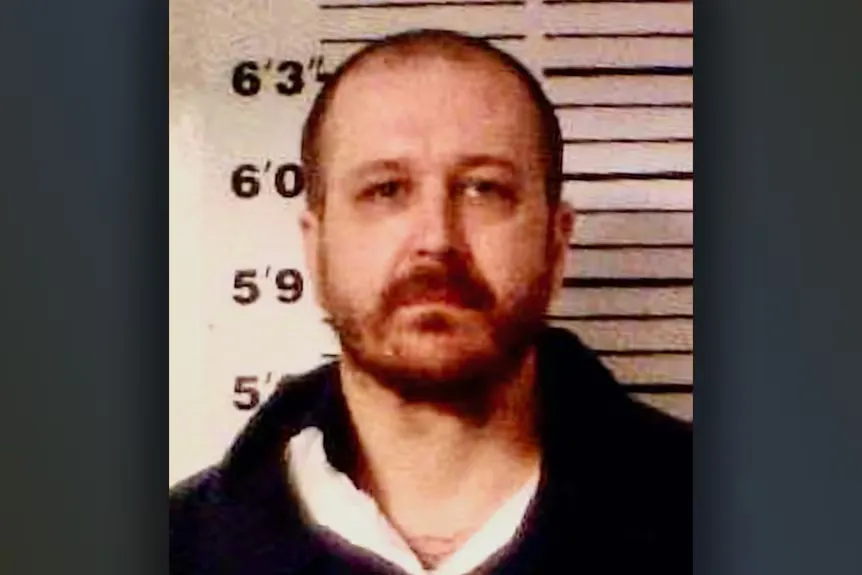 『アトランタ殺人事件』シーズン 3 エピソード 18 に登場するトビー・ディアリングの顔写真。' typeof='foaf:Image' title=