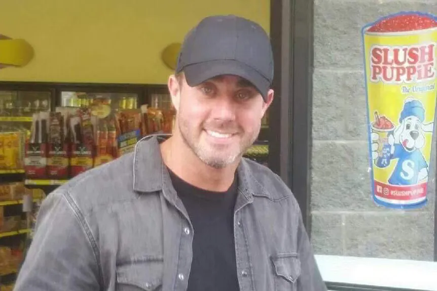 Michael Cochran aparece en Dateline Temporada 33 Episodio 25' typeof='foaf:Image' title=