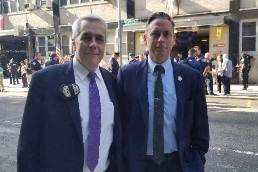 Det. Jeff Millenbach i Det.Pete Panuccio apareixen a l'episodi 11 de la temporada 3 de New York Homicide' typeof='foaf:Image' title=