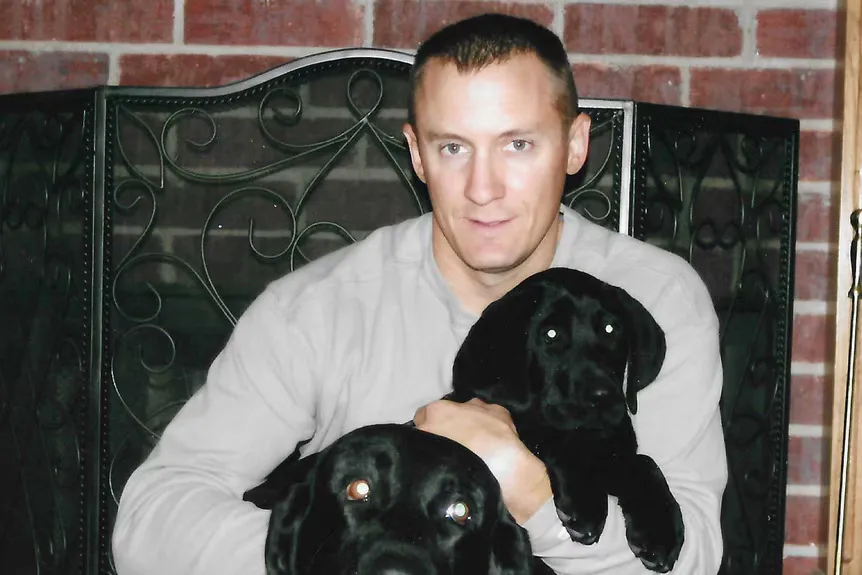 Justin Hurst è apparso in Prosecuting Evil With Kelly Siegler Stagione 2 Episodio 7' typeof='foaf:Image' title=