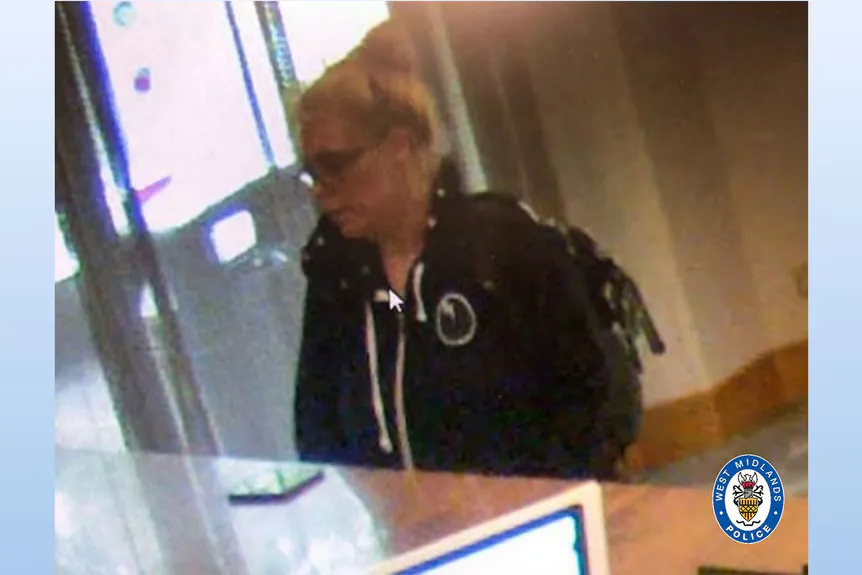 Aimee Betro quittant le pays' typeof='foaf:Image' title=