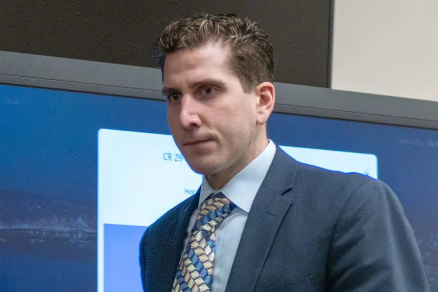 Bryan Kohberger wchodzi na salę sądową 26 października 2023 r' typeof='foaf:Image' title=