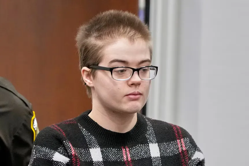 Morgan Geyser entra a la sala amb ulleres' typeof='foaf:Image' title=