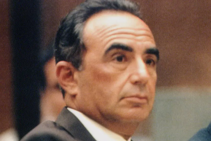 Robert Shapiro escolta mentre està al jutjat durant el judici O.J Simpson' typeof='foaf:Image' title=
