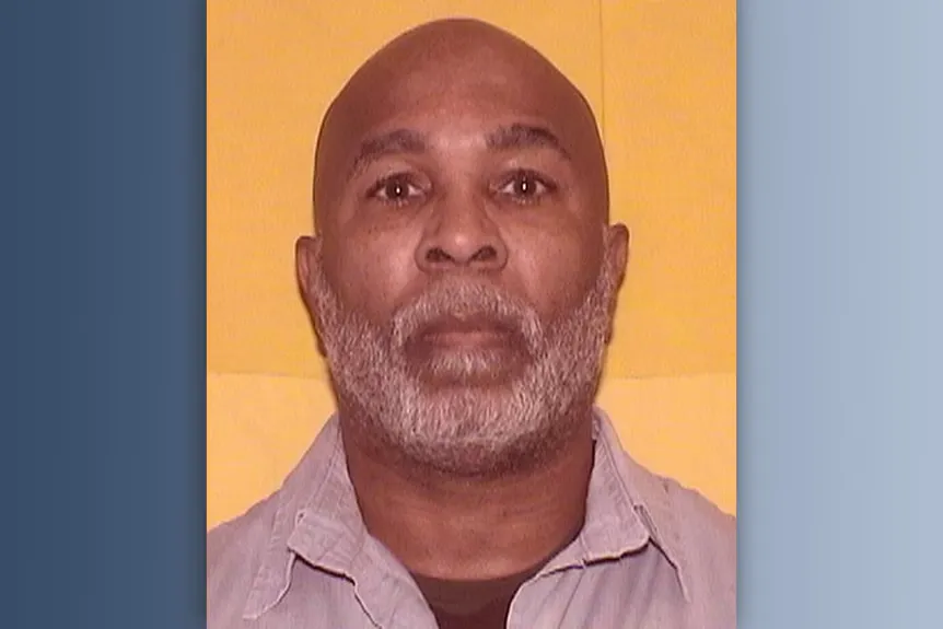 Een politiefolder van Hernandez Warren' typeof='foaf:Image' title=