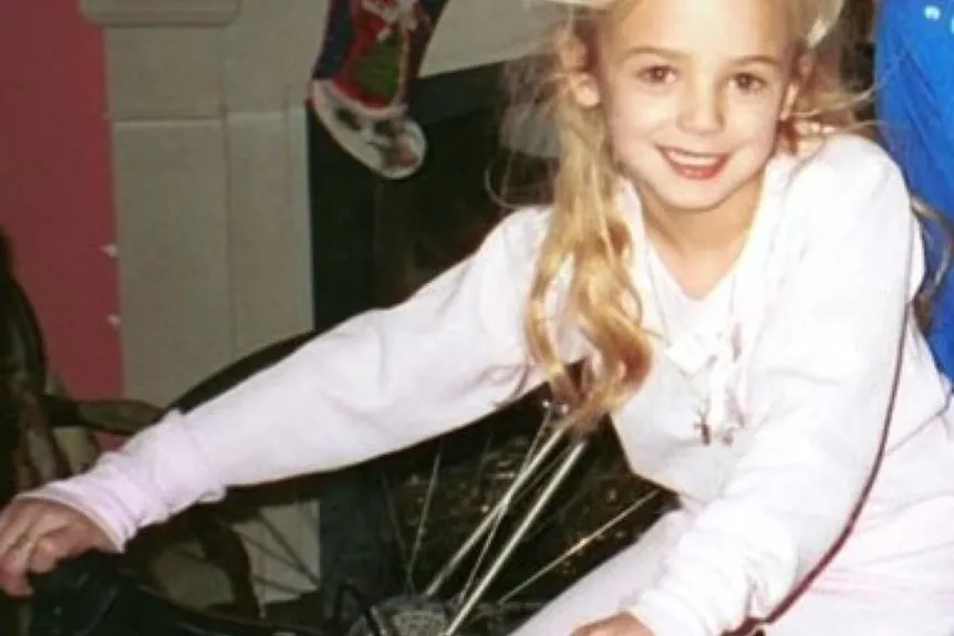 JonBenét Ramsey smiler på en cykel' typeof='foaf:Image' title=