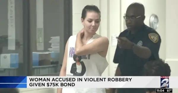 Bankanställd anklagas för att ha tipsat pojkvän till ett uttag på 75 000 USD i våldsamt rån