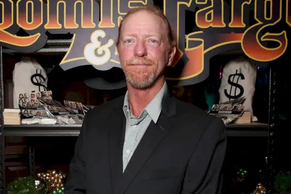 Com va aconseguir un empleat model robar més de 17 milions de dòlars en efectiu no localitzable?