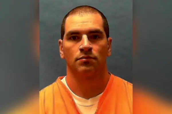 Um dos quatro condenados por enterrar vivo um casal da Flórida é condenado à prisão perpétua