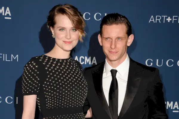 Kas ir Džeimss Bels, Evanas Reičelas Vudas pirmais draugs un viņas bērna tēvs?