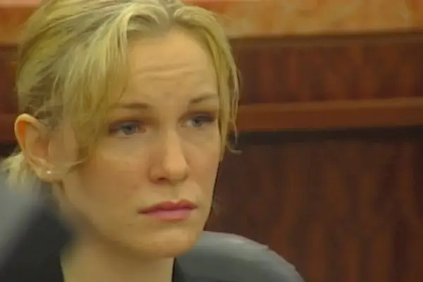 Susan Wright comparece ante el tribunal sobre Prosecuting Evil con Kelly Siegler
