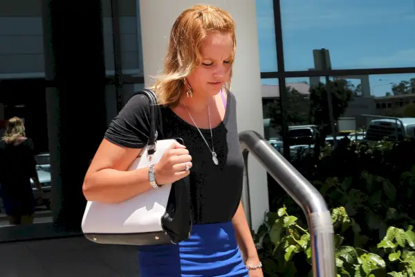 Un père recherche sa fille pendant près de deux décennies après son enlèvement par son ex-femme