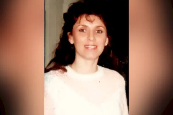 Il DNA rivela finalmente che il feroce assassino della mamma di una piccola città era il capo scout locale