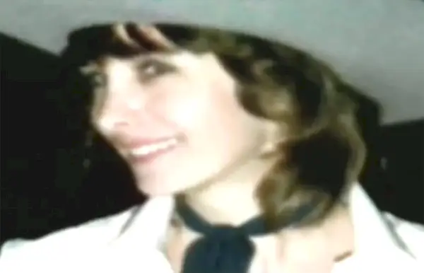 Tepperensende mogul dekker over drapet på kjæresten, gjemmer seg i nudistkoloni