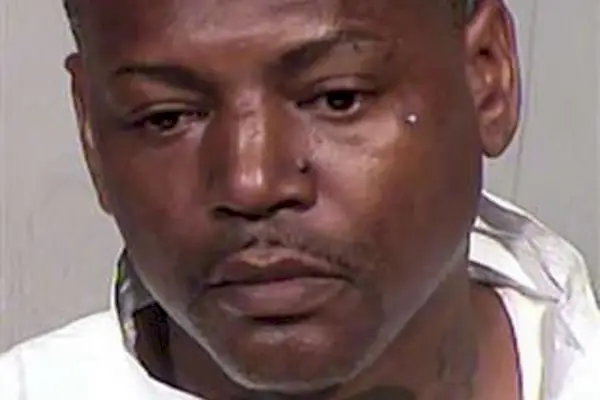 Tētim piespriests sods par nāvējošu dusmu piekaušanu piedzērušam vīrietim, kurš mēģināja iekļūt meitas vannas istabas stendā