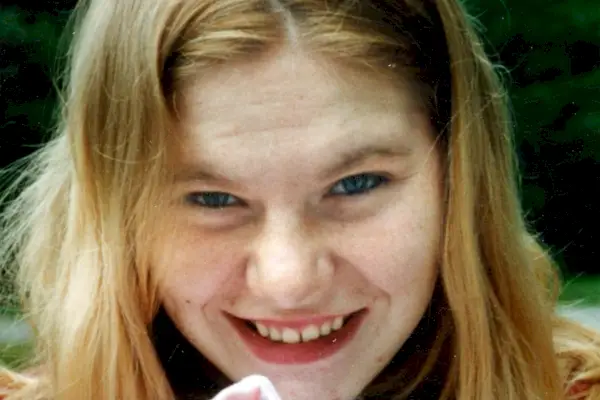 レイプ裁判で証言する数日前、若い母親と赤ん坊の娘が失踪 — 何が起きたのか?