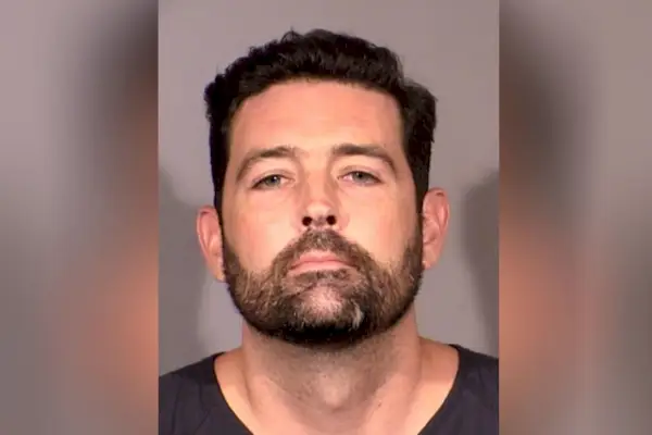 ラスベガスの牧師、若い娘が見守る中、ショットガンで近所の高齢者を殺害したとされる