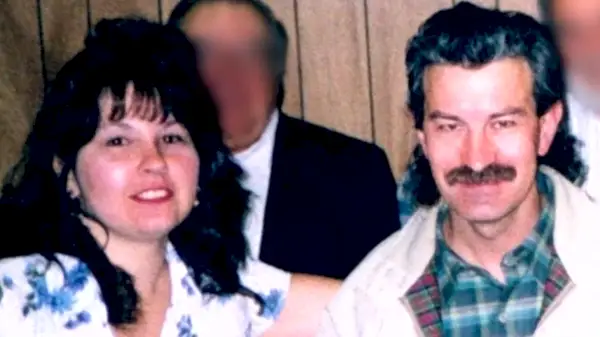 Un homme du Missouri tue son meilleur ami pour sortir avec sa femme, mais l'a-t-elle joué ?