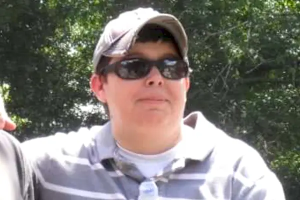 Após o fim do caso com colega de trabalho do McDonald's, mulher atira em seu rival romântico até a morte