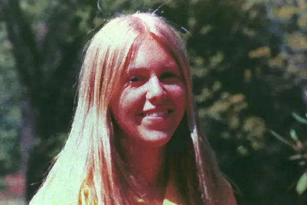 Kto więc naprawdę zabił Martę Moxley? Teorie na temat tego, co stało się z nastolatką znalezioną pobitą na jej podwórku