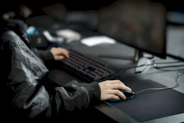 « Maître de la tromperie » : une mère de Philadelphie condamnée à 35 ans de prison après avoir pêché au chat un adolescent de Floride qui avait tenté de se suicider