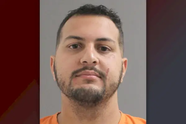 Zamordowana kobieta napisała krwią imię męża, z którym była w separacji, na swojej nodze – twierdzi policja. Został aresztowany w związku z jej śmiercią