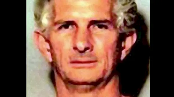 'Eyeball Killer' Čārlzs Olbraits izrāva Dalasas seksa darbinieku acis