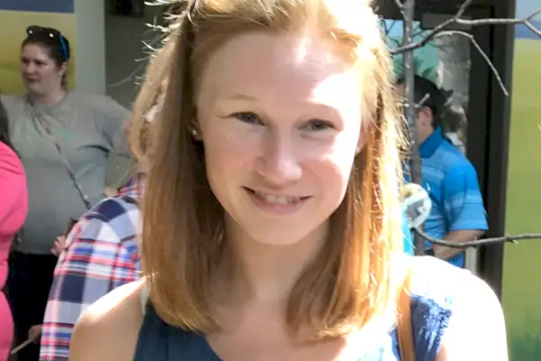 Manžel horúčkovito volaný na číslo 911, aby oznámil, že našiel svoju manželku obesenú v ich pivnici, ale čo sa naozaj stalo?