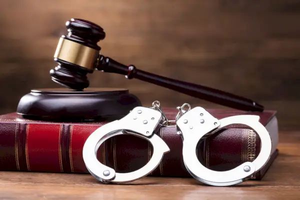 L'home negre, la condemna del qual va ser anul·lada després de 44 anys, demanda als funcionaris que ell diu que el va incriminar