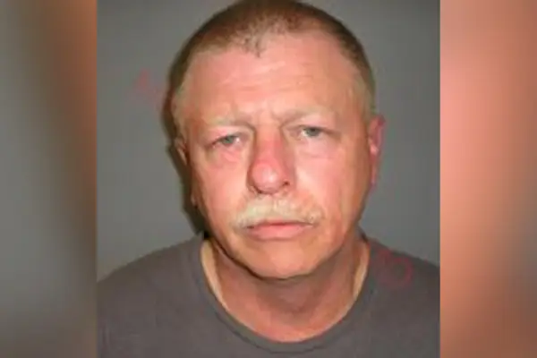 Mujer de Missouri es encontrada muerta en un camino rural dos días antes de la boda de sus sueños, exponiendo la impactante doble vida de su prometido