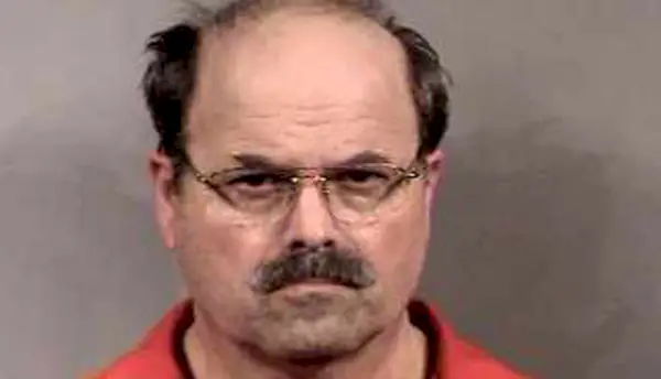 Por que Dennis Rader, o assassino de BTK, esperou tanto tempo entre seus assassinatos?