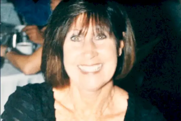 Um dos homens de sua vida matou uma mãe solteira em seu escritório?