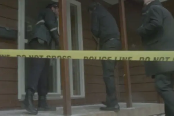 양부모의 끔찍한 살해 사건과 관련된 메릴랜드 청소년