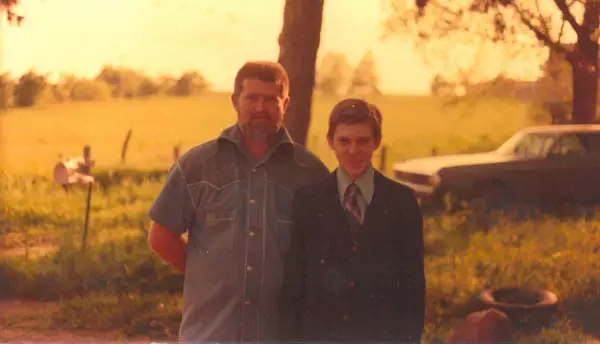 O que é o culto a Yahweh? Uma história sórdida de escravidão, tortura, sodomia e assassinato entre agricultores em Nebraska