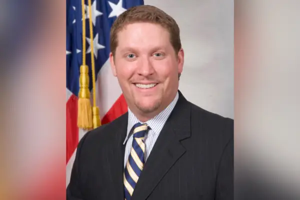 Bývalý meteorolog přistane za mřížemi za propracovaný plán na podvody s miliony, zatímco předstírá, že je špión