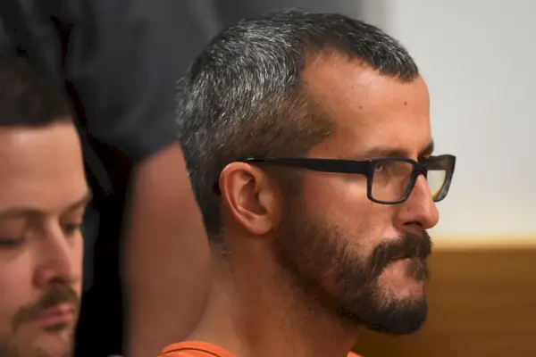 À quoi ressemble la vie de Chris Watts derrière les barreaux des années après le meurtre de sa famille ?