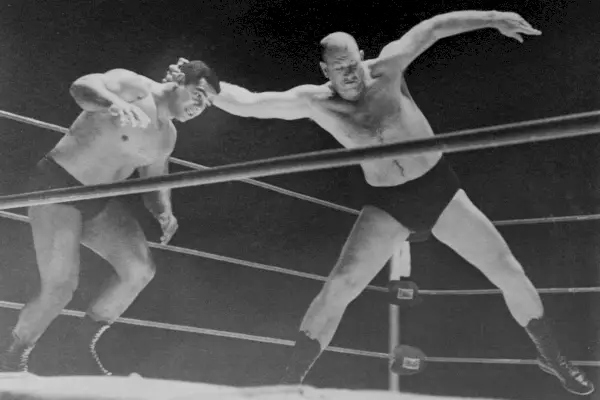 Von Erichų šeimos prakeiksmas tariamai persekioja imtynes ​​iki šiol