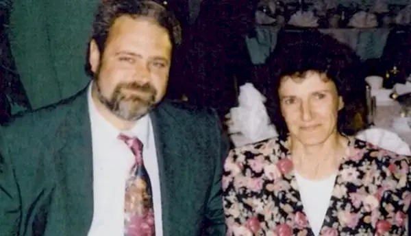 Une femme tire sur son mari à l'arrière de la tête avant qu'il découvre qu'ils doivent plus de 100 000 $ au IRS