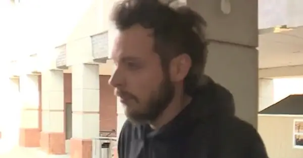 Ryan Utterback pojawia się na rozprawie sądowej 27 stycznia 2022 r.